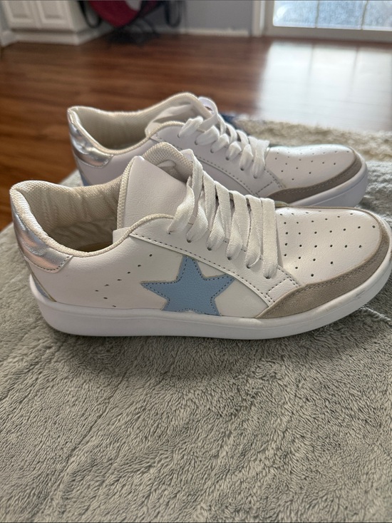 Mks Shoes - Women’s White Sneakers with Light Blue Star Accent size 6 memory foam